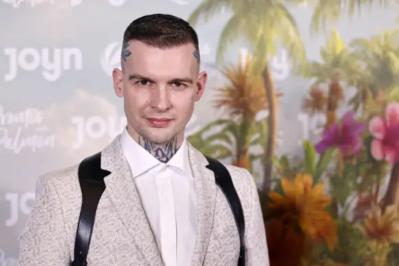 Eric Stehfest ist bei „Promis unter Palmen" 2026 dabei.