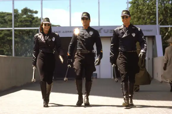 Sandra Bullock, Benjamin Bratt und Sylvester Stallone in „Demolition Man“