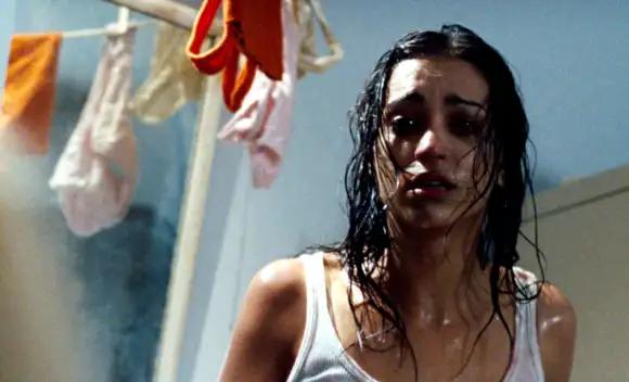 Morjana Alaoui im Film „Martyrs"