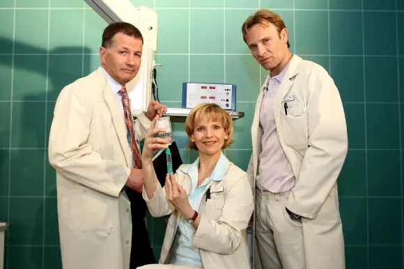 „In aller Freundschaft“ Darsteller Thomas Rühmann, Andrea Kathrin Loewig und Bernhard Bettermann 2008