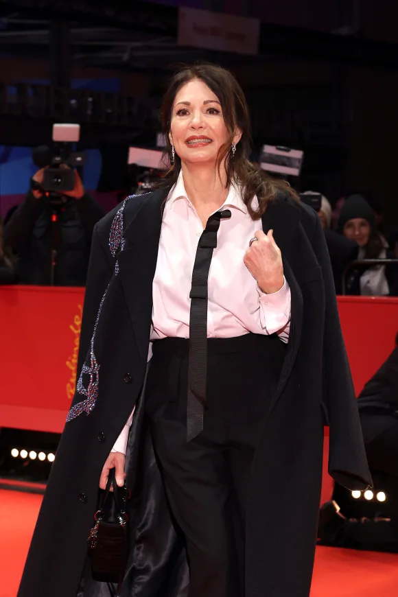 Iris Berben besuchte die "A Complete Unknown"-Premiere im Februar 2025 bei der Berlinale