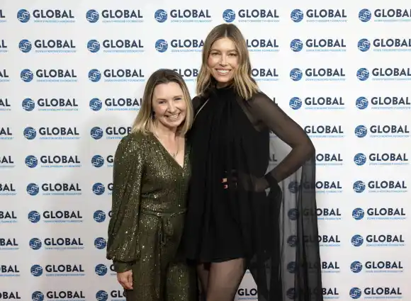 Jessica Biel und Beverly Mitchell