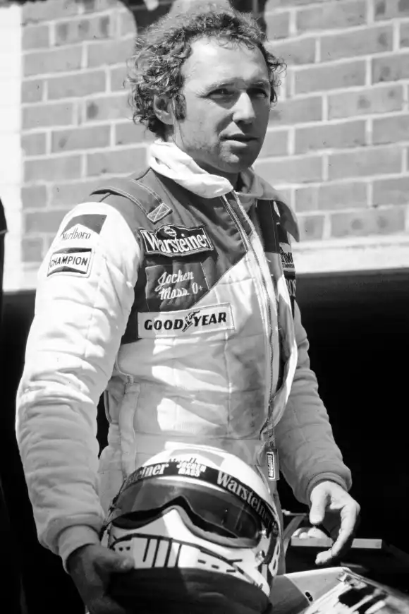 Jochen Mass, der ehemalige deutsche Formel-1-Pilot, ist mit 78 Jahren verstorben.