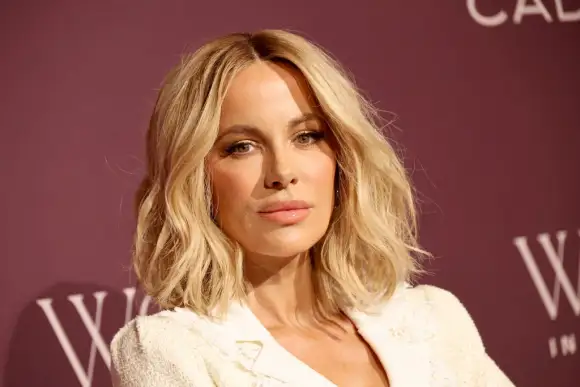 Kate Beckinsale mit blonden Haaren