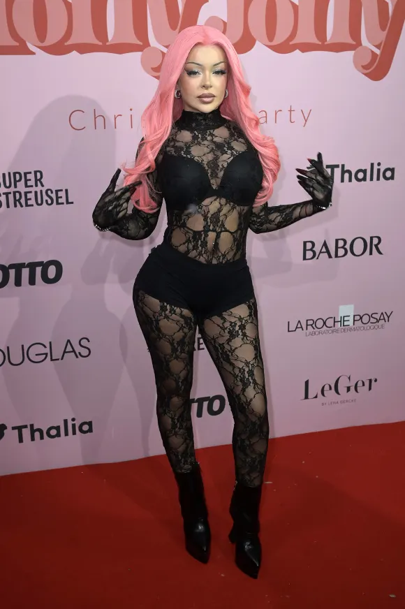 Katja Krasavice transparent