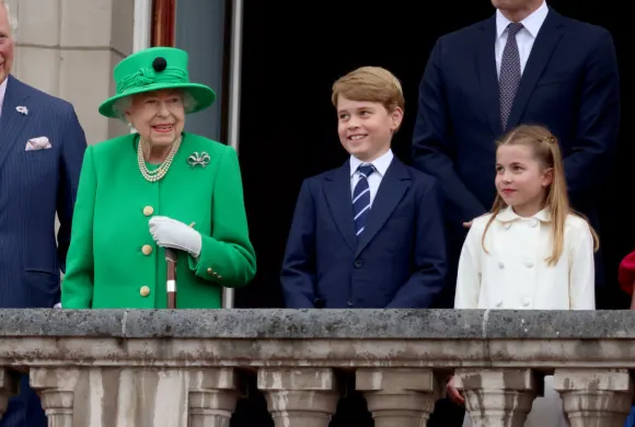Königin Elisabeth II., Prinz George und Prinzessin Charlotte