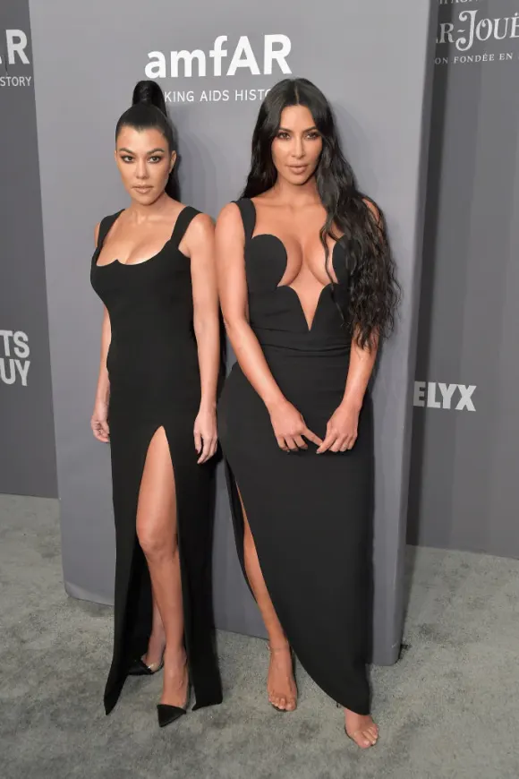 Kourtney Kardashian und Kim Kardashian