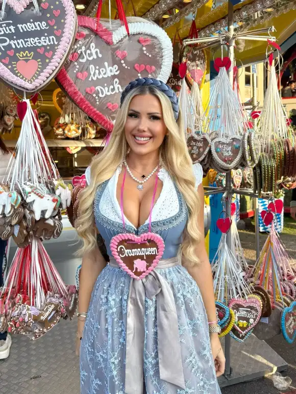 laura lettgen heiß freizügig