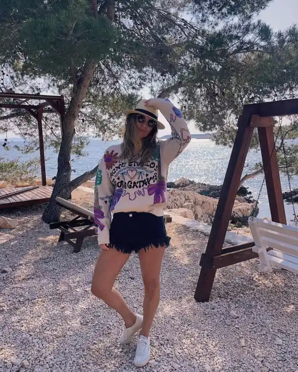 Laura Wontorra zeigt sich gerne in Hotpants