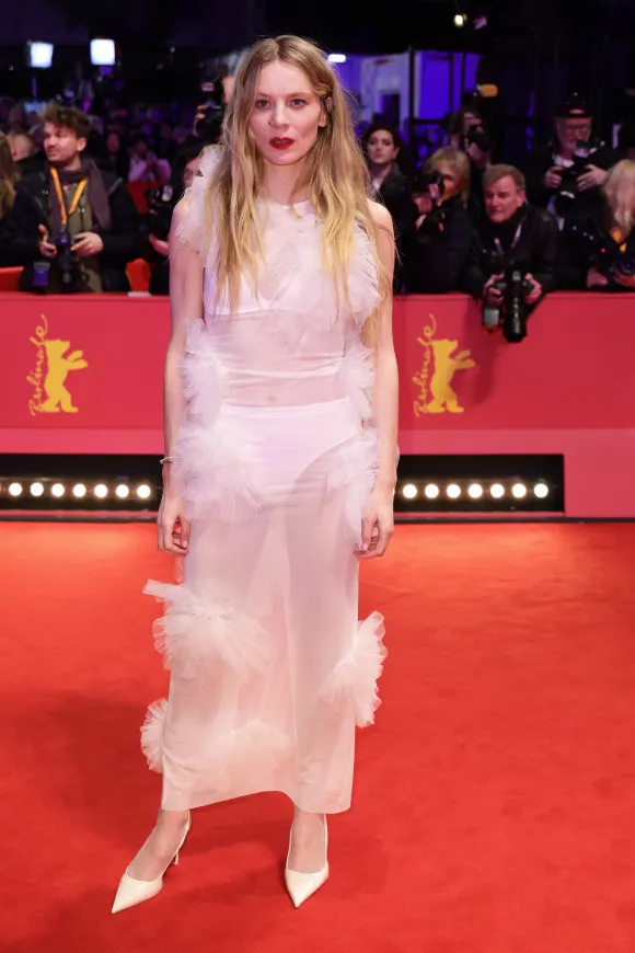 berlinale 2024 heiß sexy transparent Lilith Stangenberg