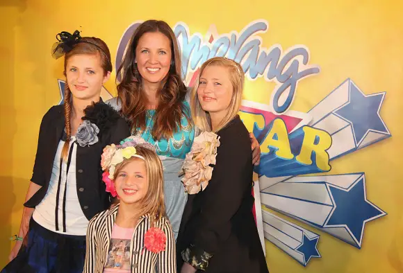 Dana Schweiger mit ihren Kindern Emma, Lilli und Luna