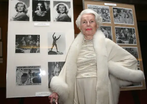 über 100 jahre alt Louise Currie