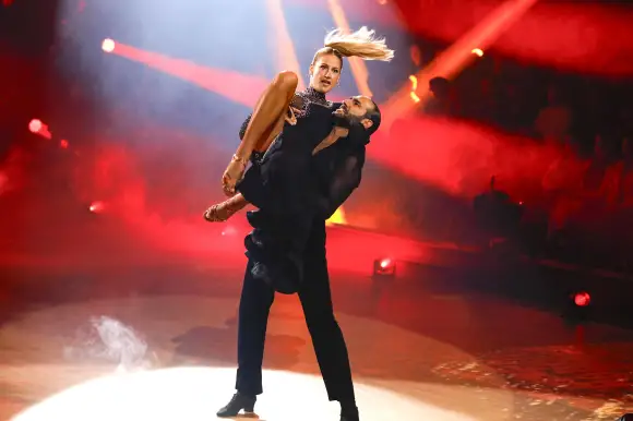 Lulu Lewe und Massimo Sinato beim Tango