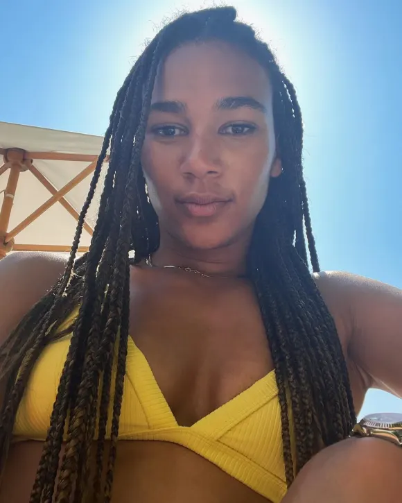 marie mouroum heiß sexy freizügig