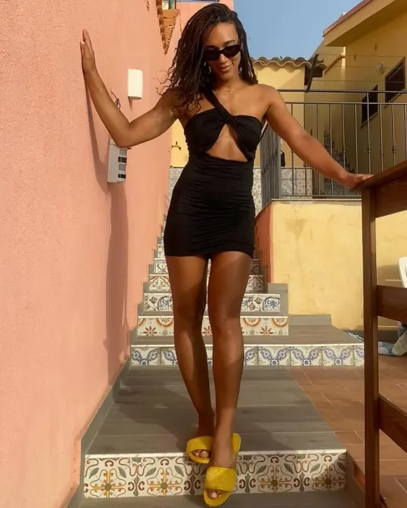 marie mouroum heiß sexy freizügig