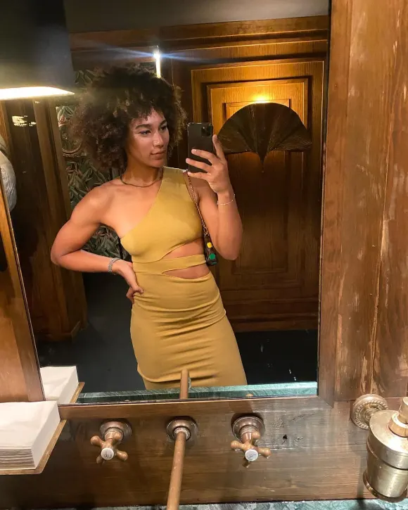 marie mouroum heiß sexy freizügig