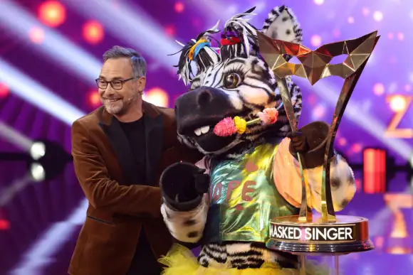 Matthias Opdenhövel und das Zebra bei „The Masked Singer“