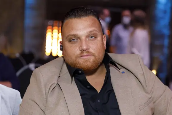 Menowin Fröhlich ist ein Sänger