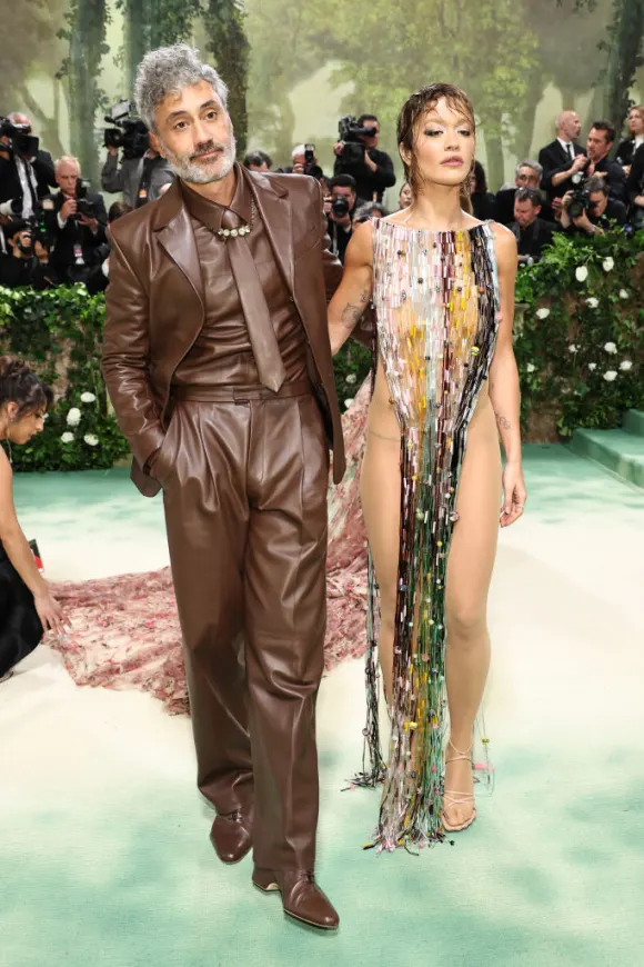 Taika Waititi und Rita Ora