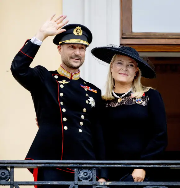 König Haakon und Königin Mette-Marit bei der Beerdigung von König Harald.