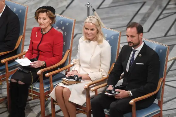 Königin Sonja, Mette-Marit und Prinz Haakon bei der Friedensnobelpreis-Verleihung 2019