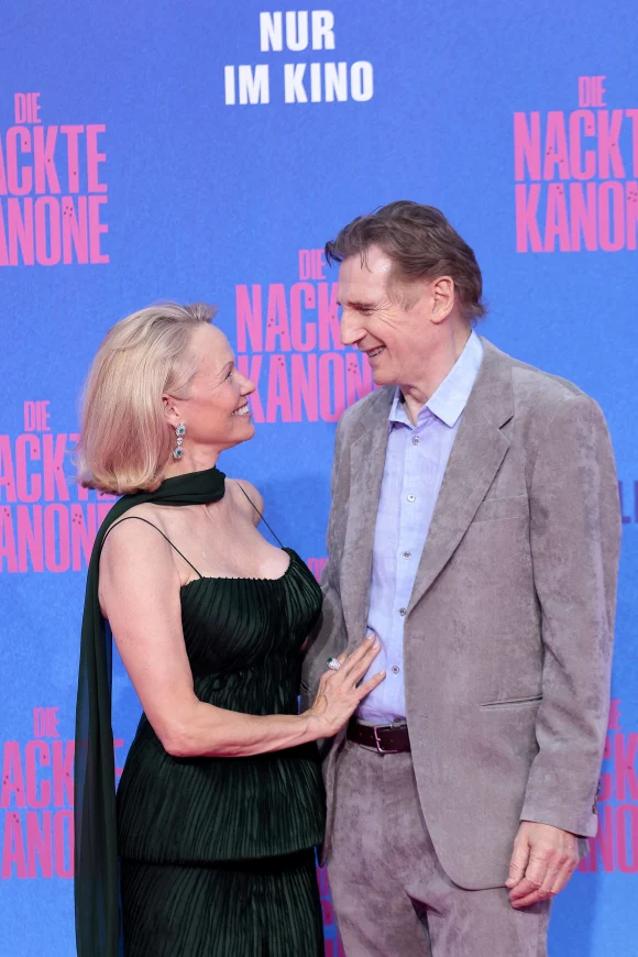 „Die Nackte Kanone“ Filmpremiere mit Pamela Anderson & Liam Neeson in Berlin