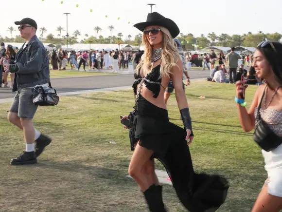 Paris Hilton beim Coachella-Festival 2024