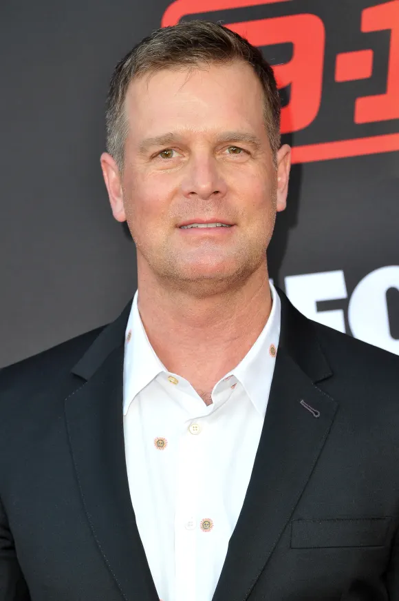 peter krause 911 notruf la bobby nash