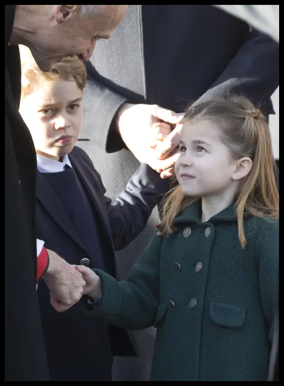 Royale Weihnachtsmesse: Charlotte lächelt - George schaut eher kritisch