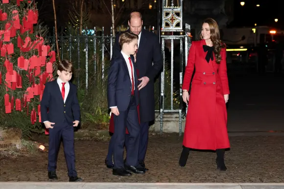 Prinzessin Kate, Prinz William und ihre Kinder beim Weihnachtsgottesdienst