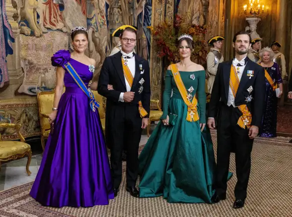 Prinzessin Victoria, Prinz Daniel, Prinzessin Sofia und Prinz Carl Philip beim Staatsbankett in Stockholm am 11. Oktober 2022