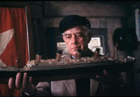 Alec Guinness in 'Der Aufstieg der Titanic'