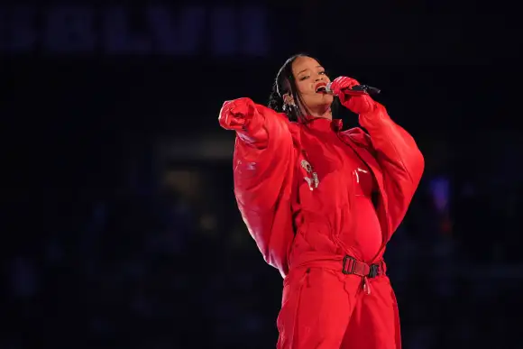 Rihanna während ihres Auftritts beim Super Bowl