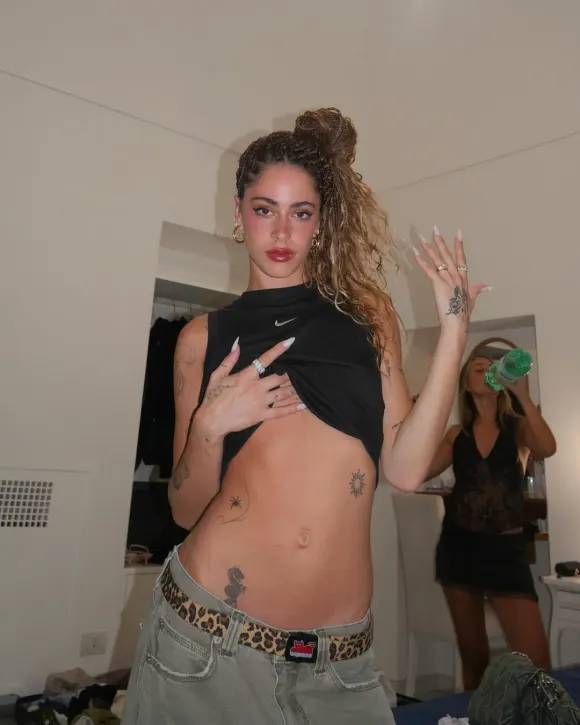 Superstar Tini zeigt sich gerne sexy