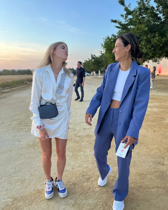 Lou Schaaf und Sara Doorsoun auf Instagram