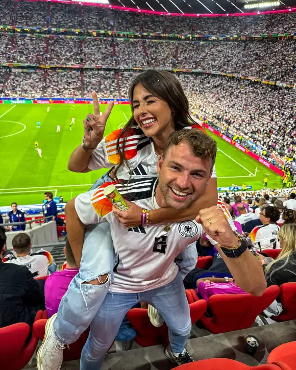 sarah engels julian engels em 2024