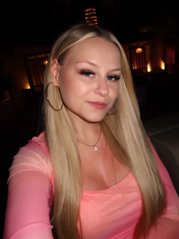 sarah jane wollny heiß freizügig haut