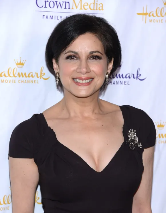 saundra santiago