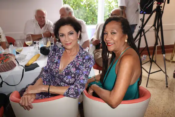 saundra santiago