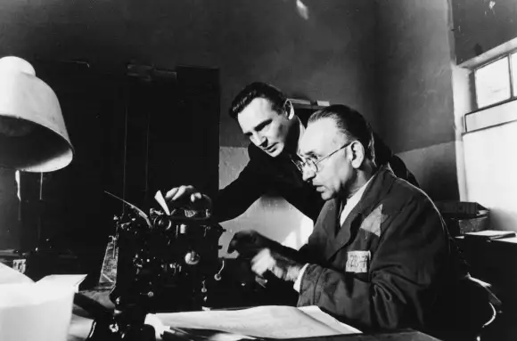 Schindlers Liste Liam Neeson Ben Kingsley Auf Spielberg Filme wie Schindlers Liste ist der Pro
