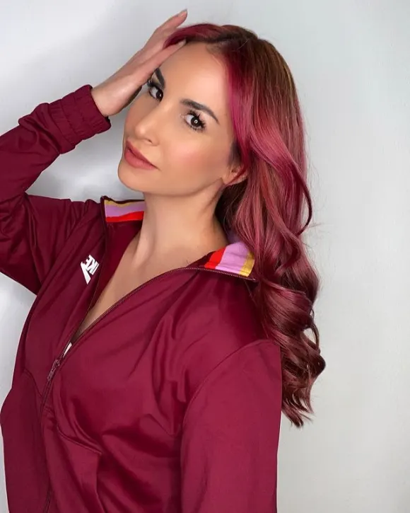 Sila Sahin trägt jetzt pinke Haare