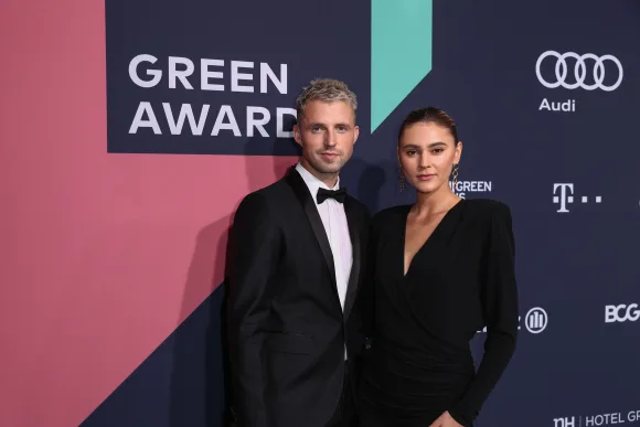 Stefanie Giesinger und Marcus Butler posieren zusammen auf dem roten Teppich einer Veranstaltung, jetzt sollen sie getrennt sein