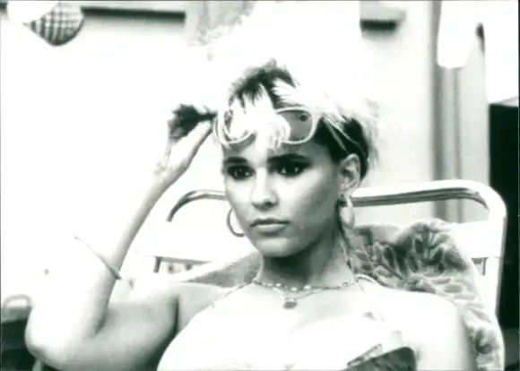 "Flodder - Eine Familie zum Knutschen" Tatjana Simic in einer Filmszene aus der Komödie