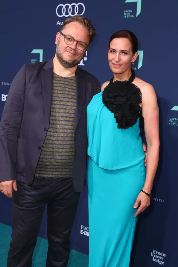 GZSZ-Star Ulrike Frank und ihr Mann Marc Schubring posieren gemeinsam auf einer Veranstaltung 2022