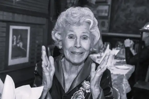 02.03.2022, Marchfelderhof/Deutsch-Wagram, KÜNSTLER HERINGSCHMAUS 2022, Zugunsten von - Künstler helfen Künstlern im Bild: Waltraut Haas, -Portrait, KÜNSTLER HERINGSCHMAUS 2022 *** 02 03 2022, Marchfelderhof Deutsch Wagram, ARTISTS HERINGSCHMAUS 2022, In aid of artists help artists in the picture Waltraut Haas, Portrait, ARTISTS HERINGSCHMAUS 2022