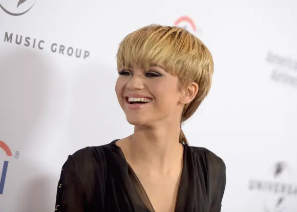 zendaya vokuhila blond