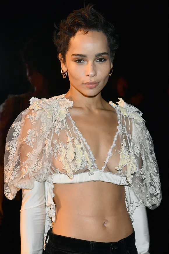 Zoe Kravitz ohne BH, Paris Fashion Week